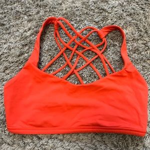 SIZE 4. LULULEMON FREE TO BE BRA.